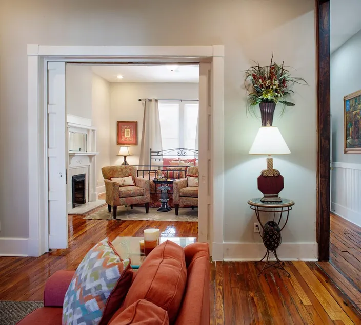416A Waldburg st · Newly Renovated 1920's Historic District Apt - Image 1