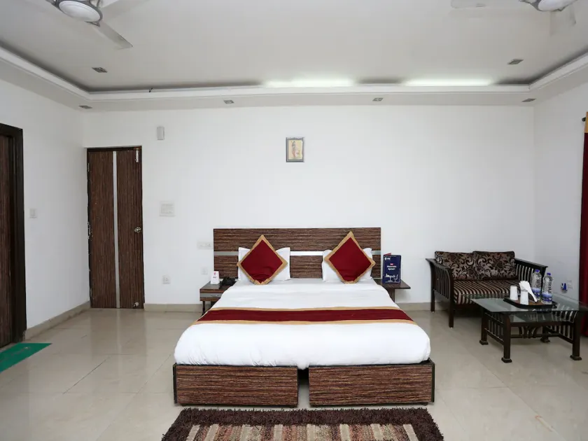 Lotus Park Gurgaon Hotel - Image 1
