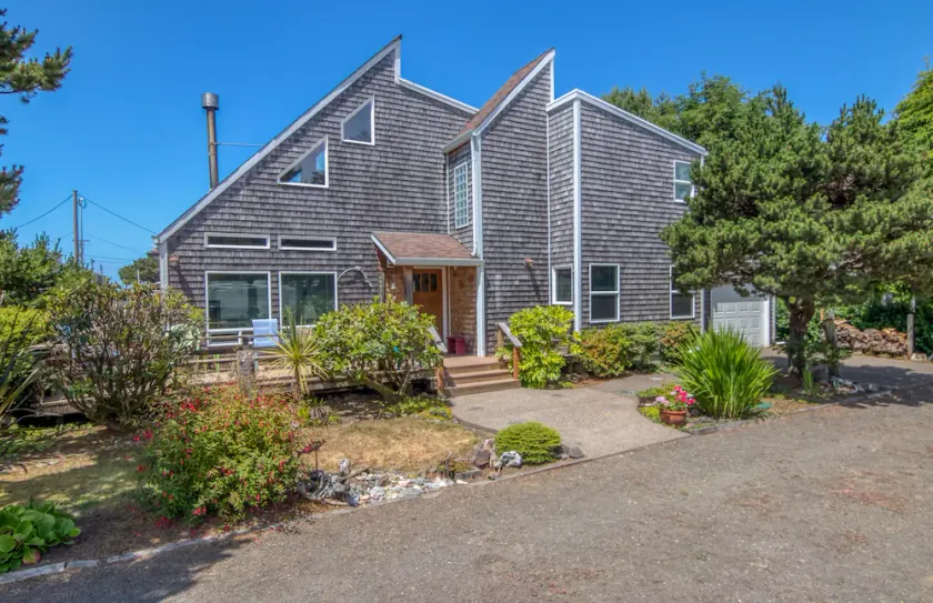 Kami's Beach House - Image 1