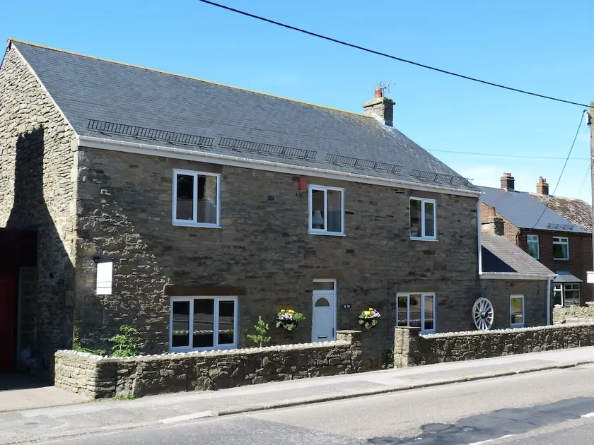 Castleneuk Guest House - Image 1