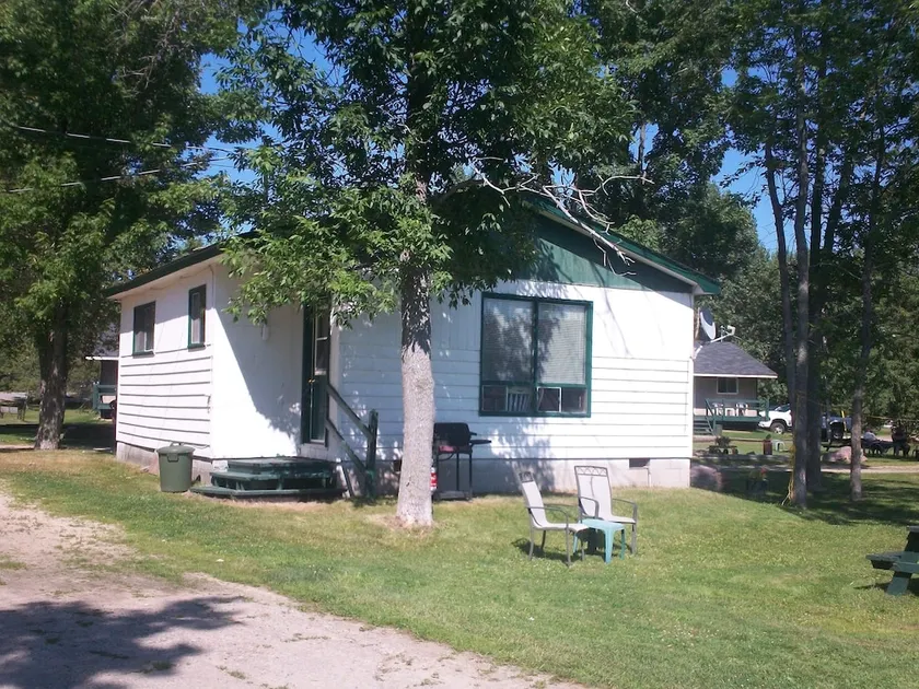 Chalkley's Sandy Bay Cottage Resort - Image 1