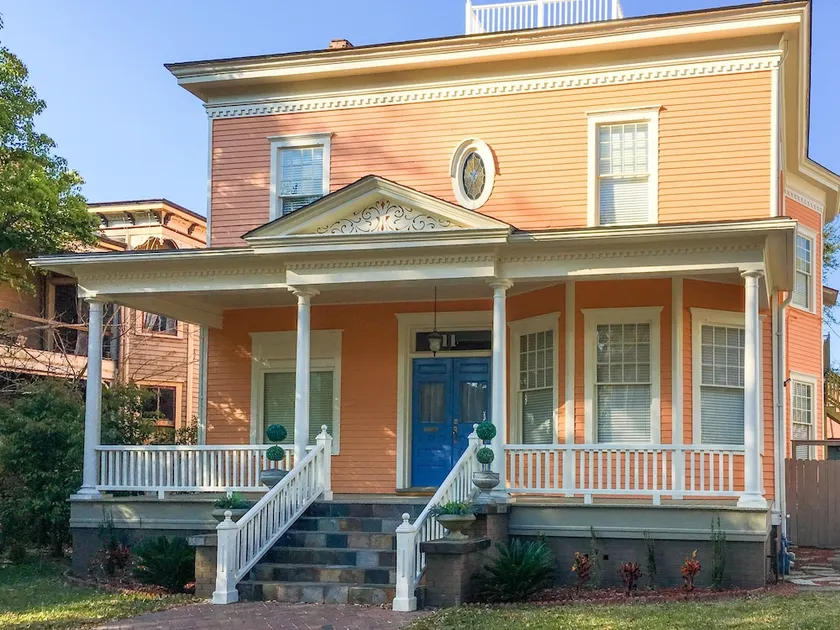 New Listing! Historic Gem, Walk Everywhere 1 Bedroom Apts - Image 1