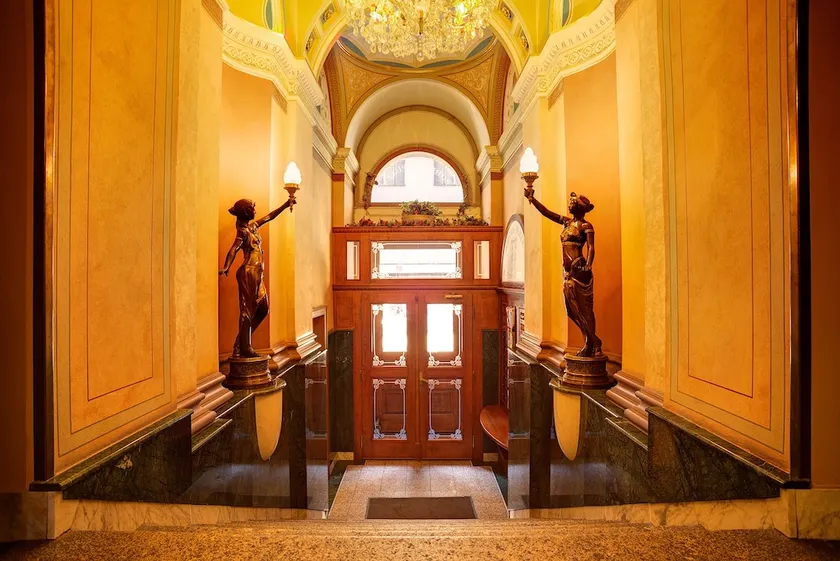 Bohemia Plaza - Image 1