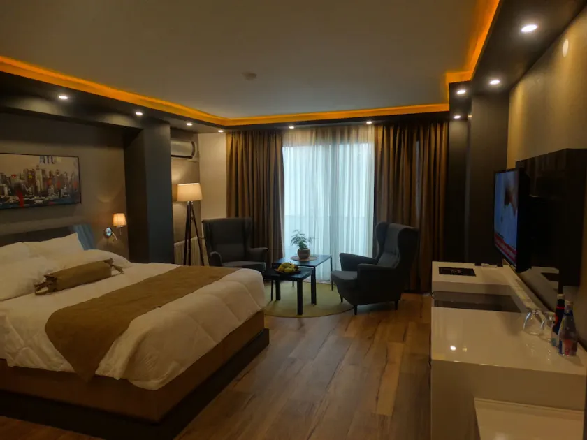 Yakamoz Otel - Image 1