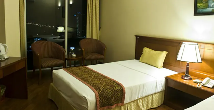 Crown Hotel - Image 1