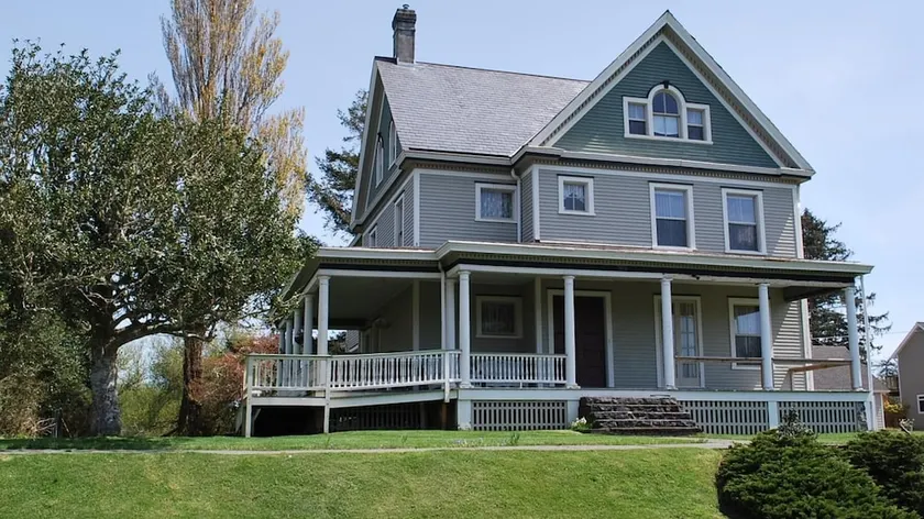 580 Russell Place - Image 1