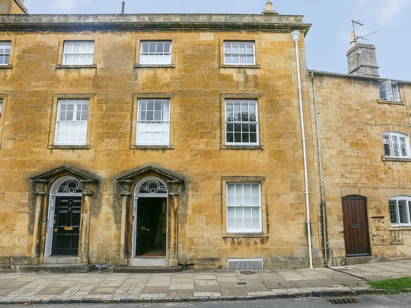 4 Maidens Row - Image 1