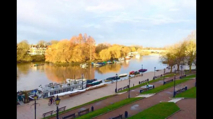 Richmond Riverside Apartment - Image 1