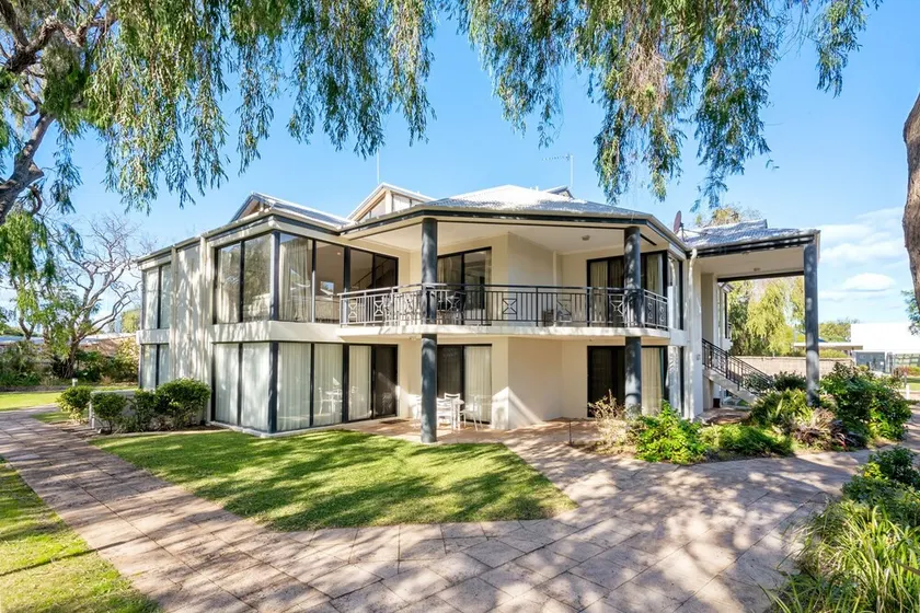 Absolute Beachfront - Image 1