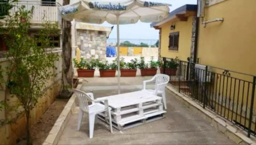 2 bedrooms appartement with sea view and enclosed garden at Palermo 2 km away from the beach - Image 1