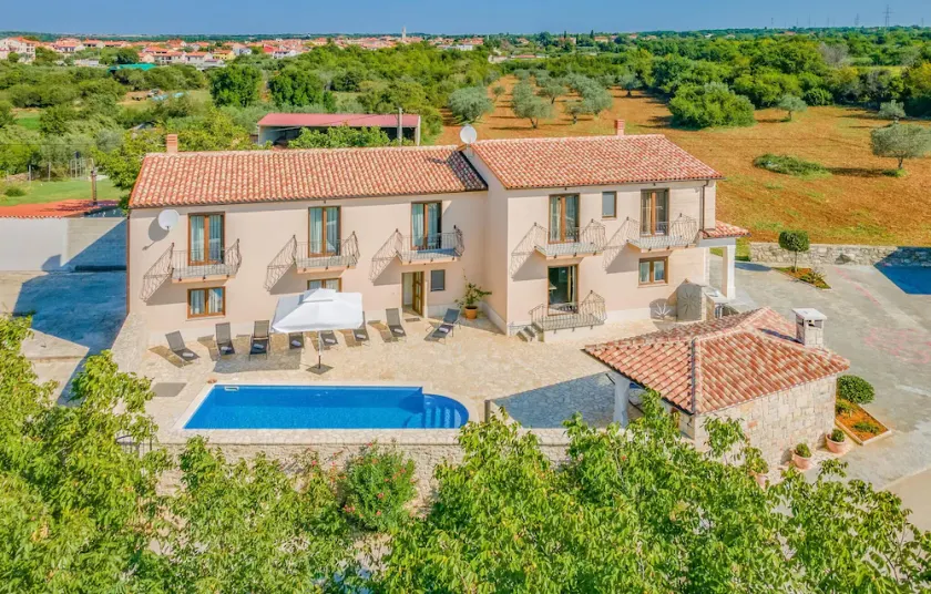 Beautiful Home in Galizana With 6 Bedrooms, Wifi and Outdoor Swimming Pool - Image 1