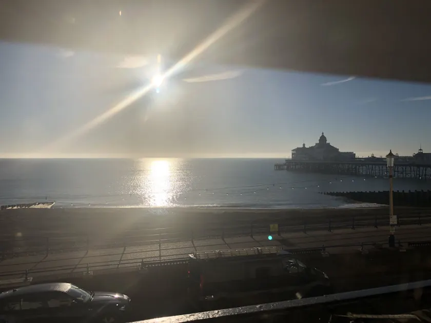 Beautiful 2 Bed Balcony Apart Seafront Eastbourne - Image 1