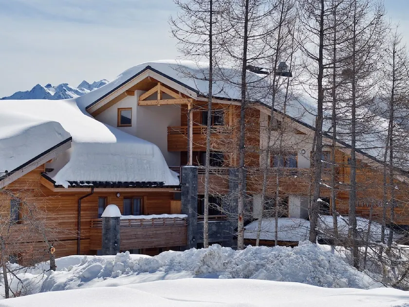 Luxury Apartment With a Dishwasher at L'alpe D'huez - Image 1
