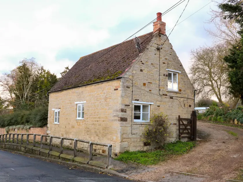 Manor Farm House Cottage, Kettering - Image 1
