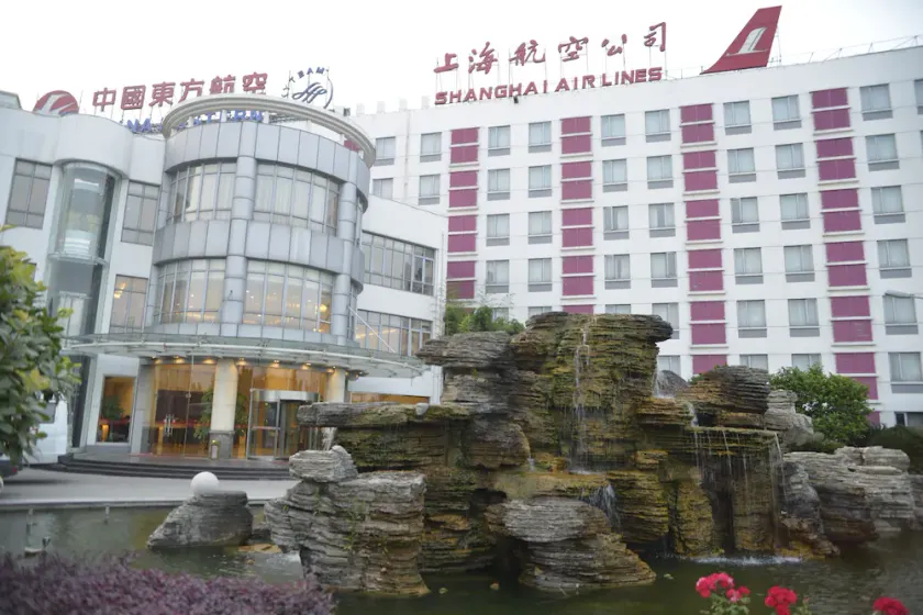 Shanghai Airlines Travel Hotel - Image 1