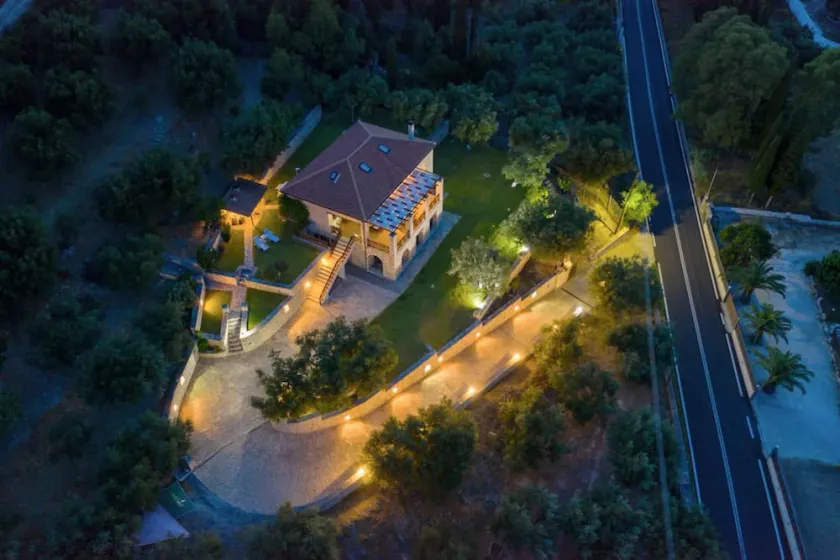 Paradise Home - On the Hill! - Image 1