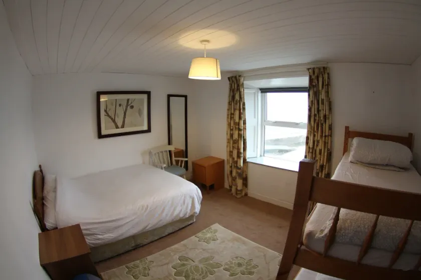 The Boathouse Lodge Hostel - Image 1
