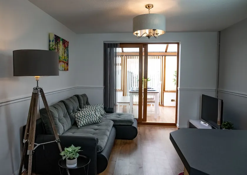 Emily house with Lovely one bed home in Bicester with free parking - Image 1