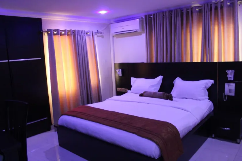 De Golden Quest Hotel - Image 1