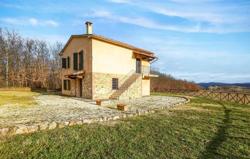 Beautiful Home in Chiusdino With Wifi and 5 Bedrooms - Image 1