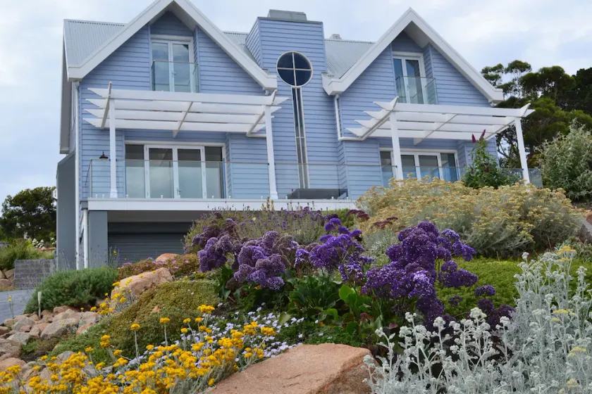 Sapphire Shores Luxury Retreat - Image 1