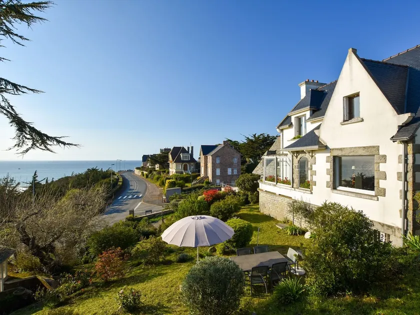 Atmospheric Holiday Home With Magnificent View Over Sea, 200 m From Beach - Image 1