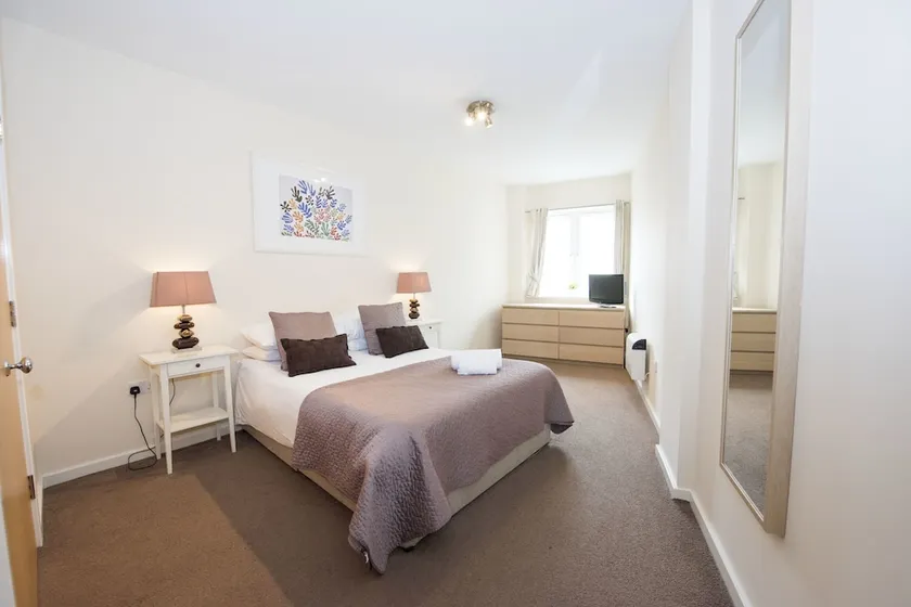 Robinson House Serviced Apartments - Image 1