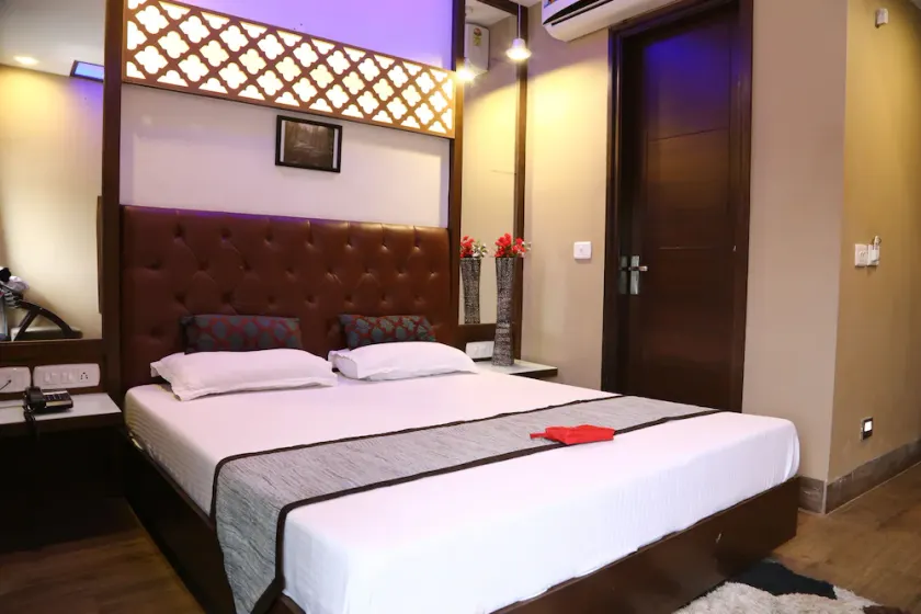 Mourya Hotel - Image 1