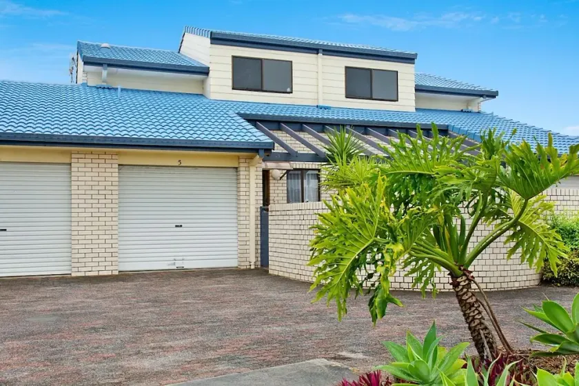 Peninsula Court 5 - Image 1