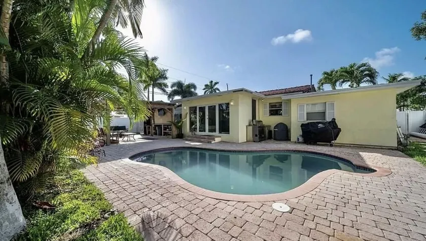 Tropical Oasis Fantastic 4 BD 3 BTH Home - Image 1
