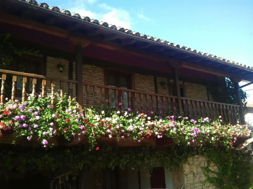 La Casa Del Castillo - Image 1