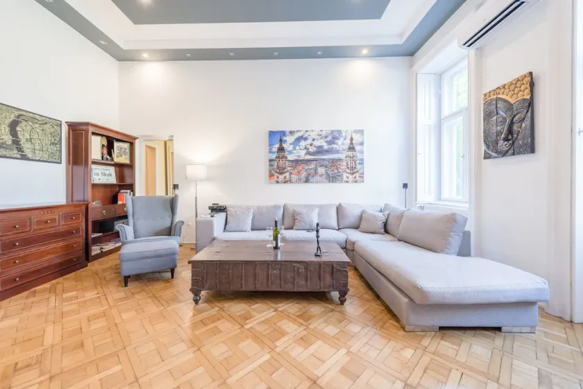 Venus Apartments - Broadway II - Image 1