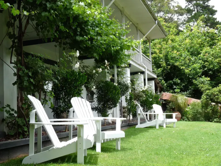 Brentwood B&B Apartments - Image 1