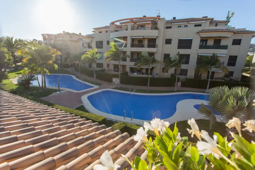 Stylish townhouse - RESORT facilities - Image 1
