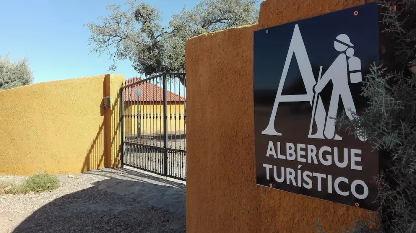 Albergue Turistico Cornalvo - Image 1