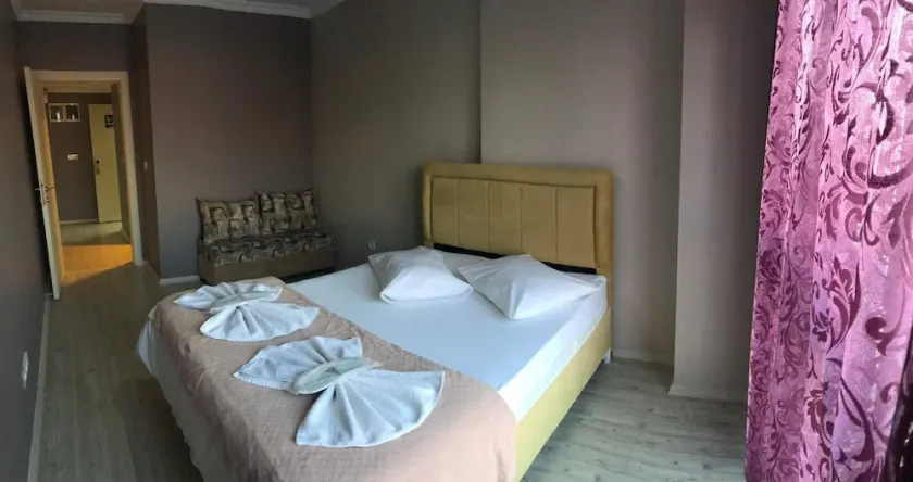 Best Suites & Studios - Image 1