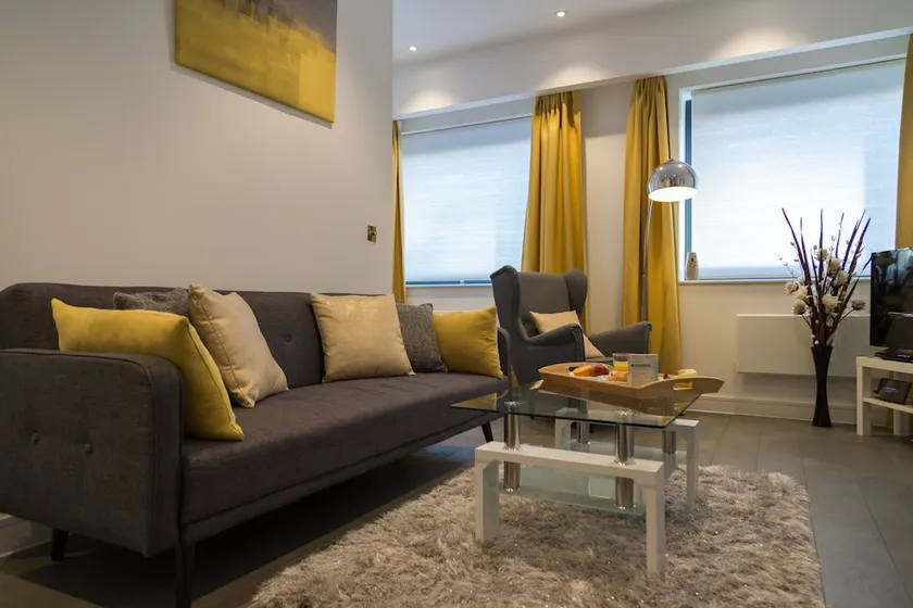 Brickfield Court Serviced Apartment by Ferndale - Image 1