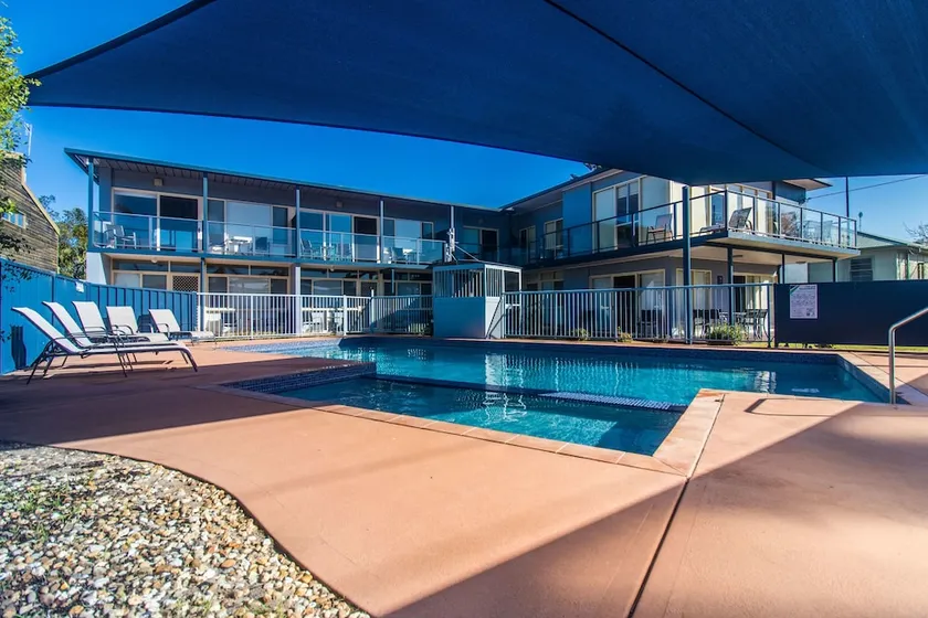 Grandeur Holiday Units - Image 1