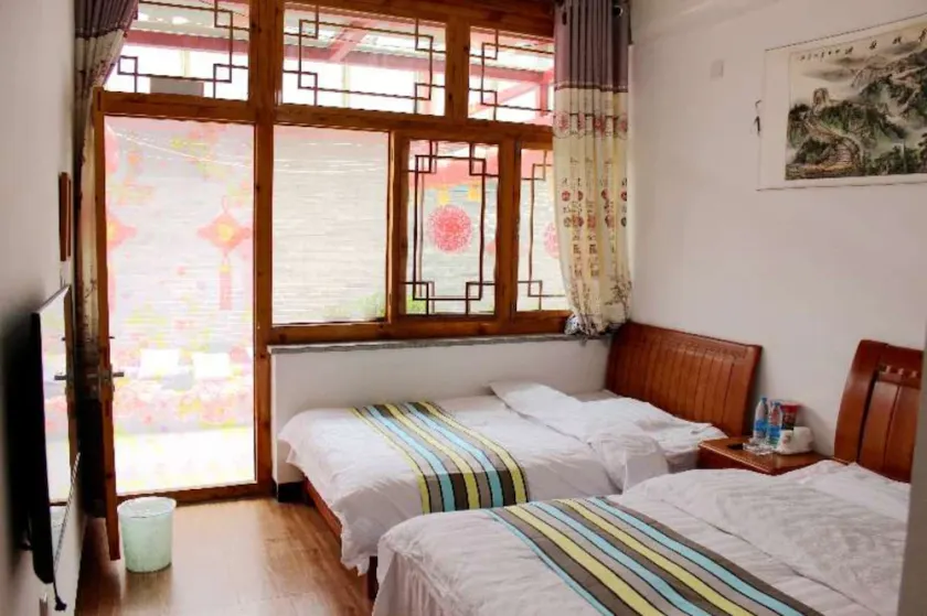 Great Wall Ninety Thousand Miles Inn - Image 1