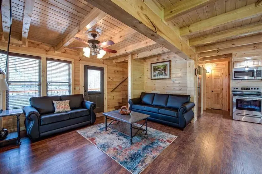 Woodland Escape, 3 Bedrooms, Hot Tub, Pool Access, WiFi, Sleeps 9 - Image 1