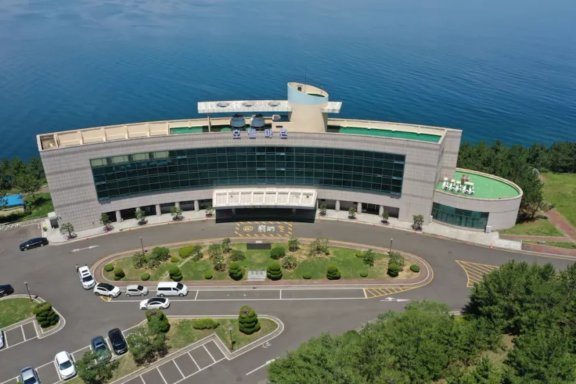 Marine Hotel - Image 1