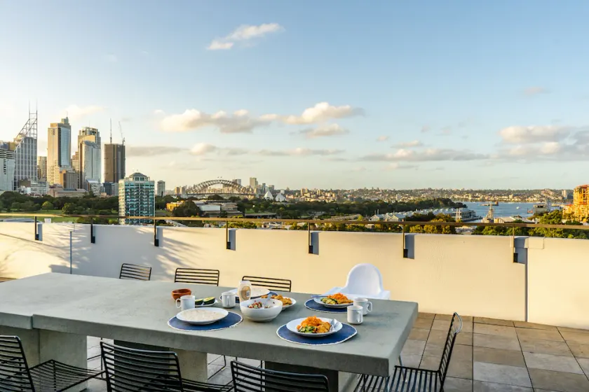 Sydney East Luxury Apartment - Image 1