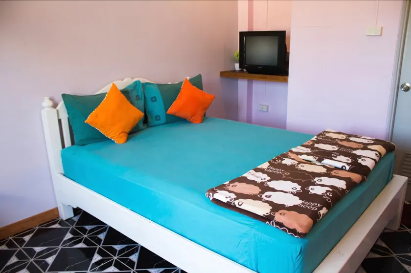 Baan Pug Takayai Guesthouse - Image 1