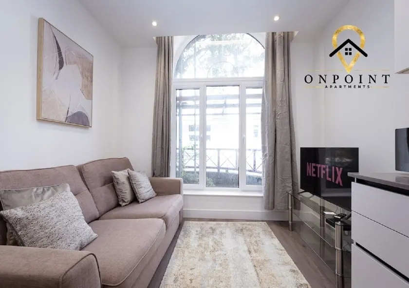 Fantastic 1 Bedroom Apt with PARKING - Image 1