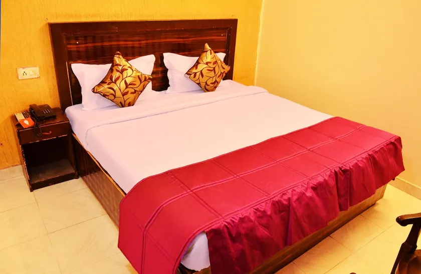 Hotel Shingar Regency by OYO Rooms - Image 1
