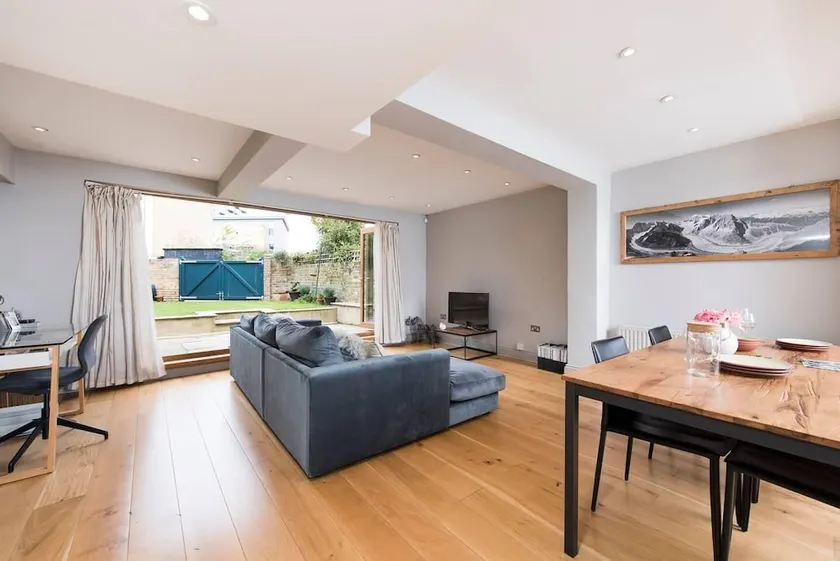 Stylish 1BR Garden Flat Next to Emirates Stadium - Image 1