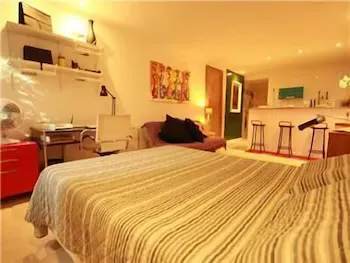 GoHouse Freire 207 - Image 1