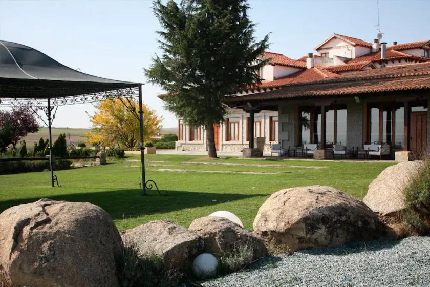 Donfadrique Hotel Restaurante - Image 1