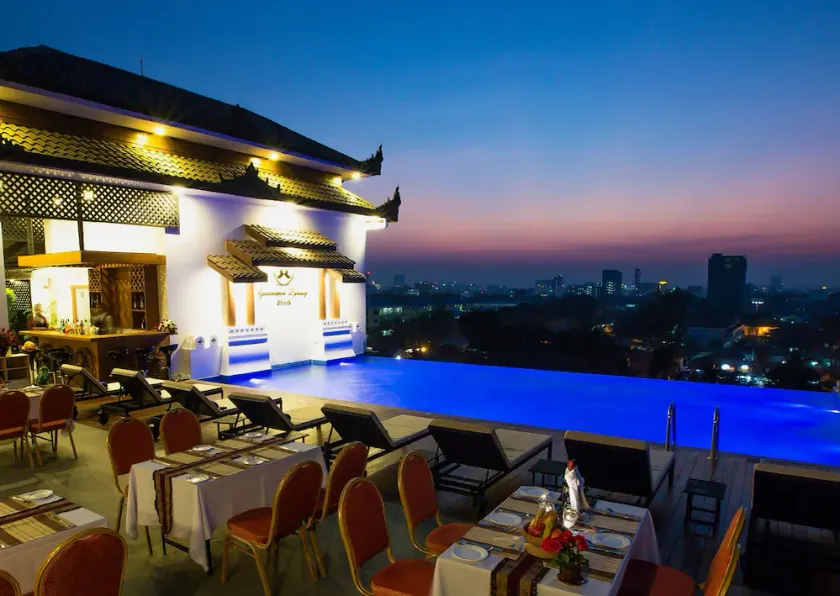 Yadanarpon Dynasty Hotel - Image 1