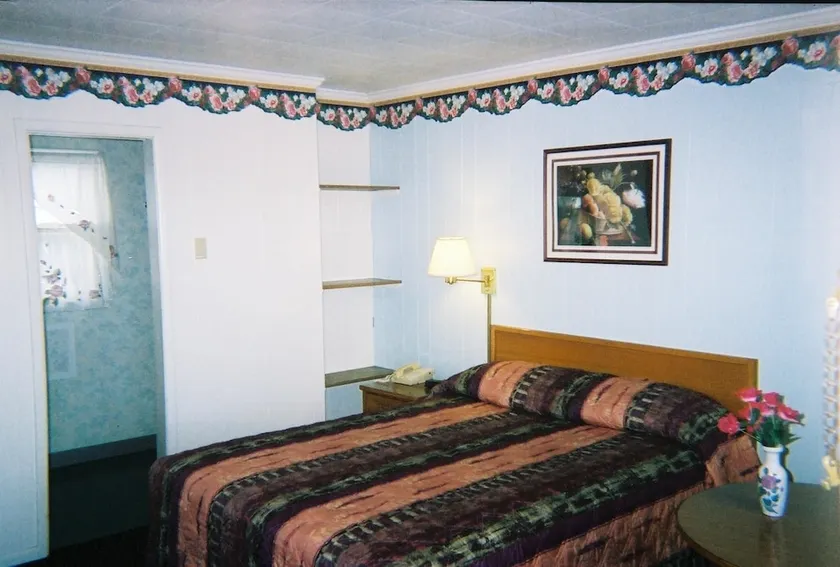 Rainbow Motel Montpelier - Image 1